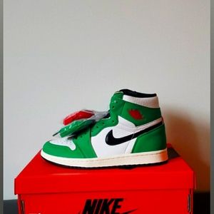 Jordan 1s lucky Green